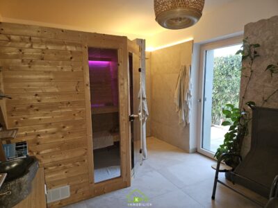 Wohntraum der keine Wünsche offen lässt: neuwertiges Haus mit Garten und Doppelgarage - Bild (13218)