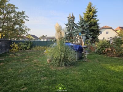 Wohntraum der keine Wünsche offen lässt: neuwertiges Haus mit Garten und Doppelgarage - Bild (13206)