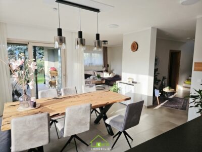 Wohntraum der keine Wünsche offen lässt: neuwertiges Haus mit Garten und Doppelgarage - Bild (13212)