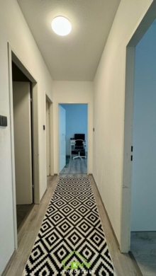 gepflegte, helle 3 Zimmer Wohnung mit Loggia - Bild (2988)