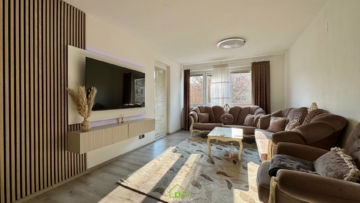 gepflegte, helle 3 Zimmer Wohnung mit Loggia - Titelbild (2977)