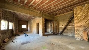 Wohnen im Zentrum: sanierungsbedürftiges Einfamilienhaus mit Entwicklungspotential (inkl. Studie) - Bild (3412)