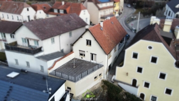 Wohnen im Zentrum: sanierungsbedürftiges Einfamilienhaus mit Entwicklungspotential (inkl. Studie) - Bild (3395)