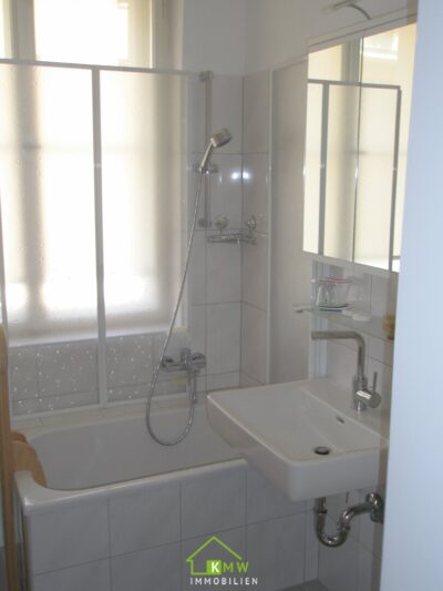 Helle 3 Zimmerwohnung mit Balkon in angenehmer Wohnlage - Bild (12832)