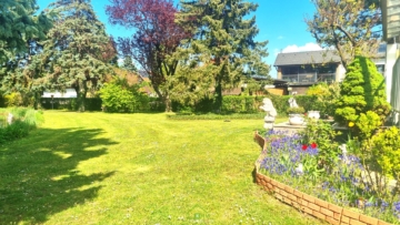 gepflegtes Wohnhaus in Ruhelage mit großem Garten, Schwimmteich und Doppelgarage - Bild (7124)