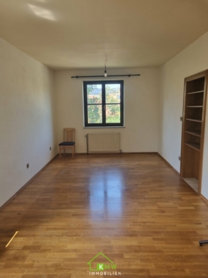 großzügiges Wohnhaus in ruhiger Lage - Bild (3298)