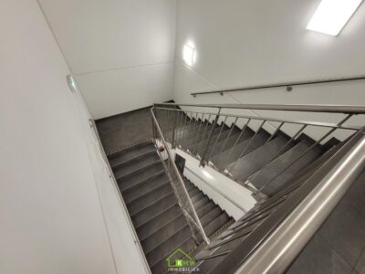 Repräsentatives, modernes ca. 265m² Büro mit Kantine und Parkplätzen - Bild (11496)