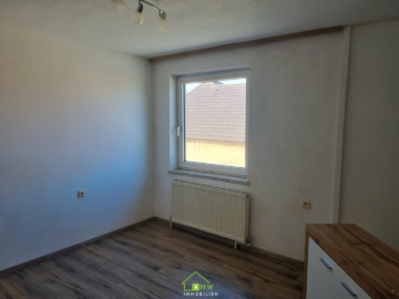 großzügiges Wohnhaus mit zwei Wohneinheiten in Stadtnähe - Bild (3654)