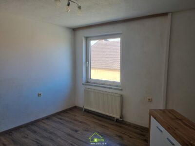 NEUER PREIS: großzügiges Wohnhaus mit zwei Wohneinheiten in Stadtnähe - Bild (11374)
