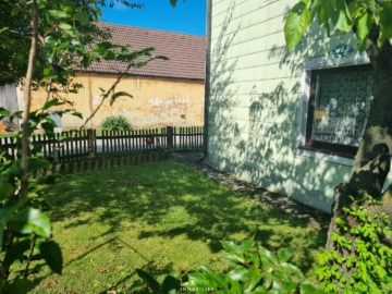 großzügiges Wohnhaus mit zwei Wohneinheiten in Stadtnähe - Bild (3649)