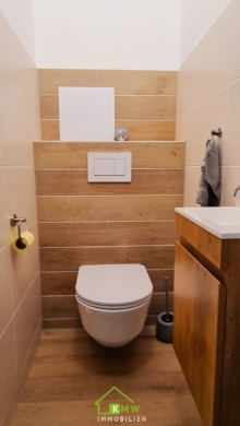 NEU AM MARKT – ERSTBEZUG NACH SANIERUNG: 2-Zimmer-Wohnung mit Loggia in Zentrumsnähe – traumhafter Ausblick - Bild (5433)