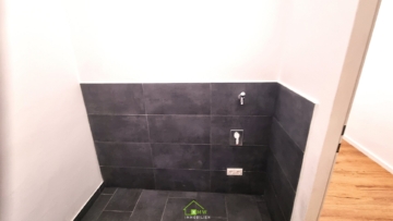 NEU AM MARKT – ERSTBEZUG NACH SANIERUNG: 2-Zimmer-Wohnung mit Loggia in Zentrumsnähe – traumhafter Ausblick - Bild (5434)