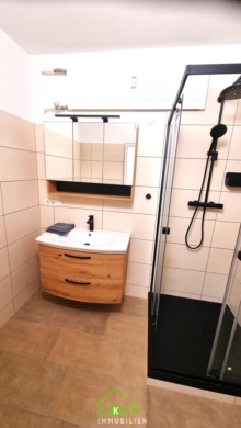 NEU AM MARKT – ERSTBEZUG NACH SANIERUNG: 2-Zimmer-Wohnung mit Loggia in Zentrumsnähe – traumhafter Ausblick - Bild (5430)