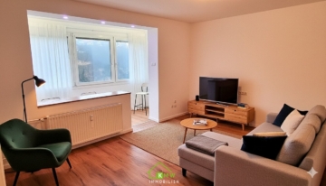 NEU AM MARKT – ERSTBEZUG NACH SANIERUNG: 2-Zimmer-Wohnung mit Loggia in Zentrumsnähe – traumhafter Ausblick - Bild (5420)
