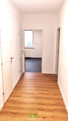 NEU AM MARKT – ERSTBEZUG NACH SANIERUNG: 2-Zimmer-Wohnung mit Loggia in Zentrumsnähe – traumhafter Ausblick - Bild (5437)