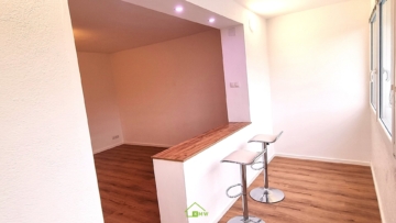 NEU AM MARKT – ERSTBEZUG NACH SANIERUNG: 2-Zimmer-Wohnung mit Loggia in Zentrumsnähe – traumhafter Ausblick - Bild (5422)