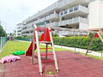 13 ZUGMINUTEN NACH WIEN: Neuwertige 4-Zi-Wohnung mit großzügigem Balkon und Blick ins Grüne - Bild (7009)
