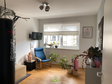 13 ZUGMINUTEN NACH WIEN: Neuwertige 4-Zi-Wohnung mit großzügigem Balkon und Blick ins Grüne - Bild (7003)