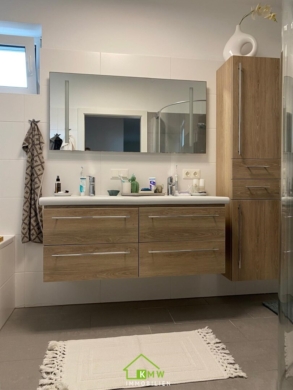 13 ZUGMINUTEN NACH WIEN: Neuwertige 4-Zi-Wohnung mit großzügigem Balkon und Blick ins Grüne - Bild (6995)