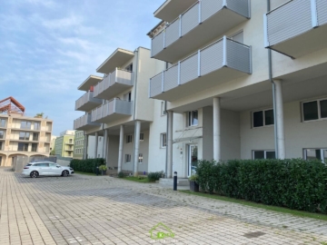 13 ZUGMINUTEN NACH WIEN: Neuwertige 4-Zi-Wohnung mit großzügigem Balkon und Blick ins Grüne - Bild (7007)