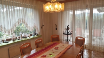 TOP AUSSICHTSLAGE – großzügige Liegenschaft mit großem Garten und Pool - Bild (3144)